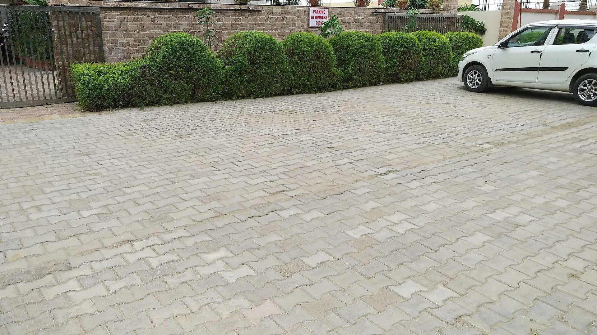 Hotel Karan Vilas Agra   Agra (Uttar Pradesh)